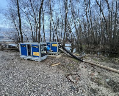 Testy statyczno obciążeniowe kładki pieszo-rowerowej w Warszawie