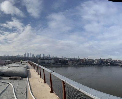 Testy statyczno obciążeniowe kładki pieszo-rowerowej w Warszawie