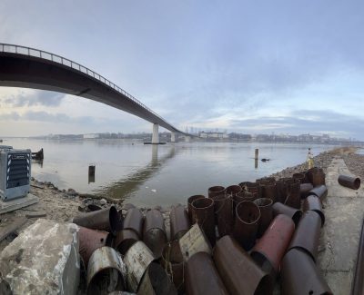 Testy statyczno obciążeniowe kładki pieszo-rowerowej w Warszawie